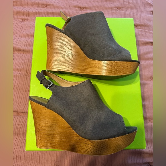 Shoes - Picture 2 of 3